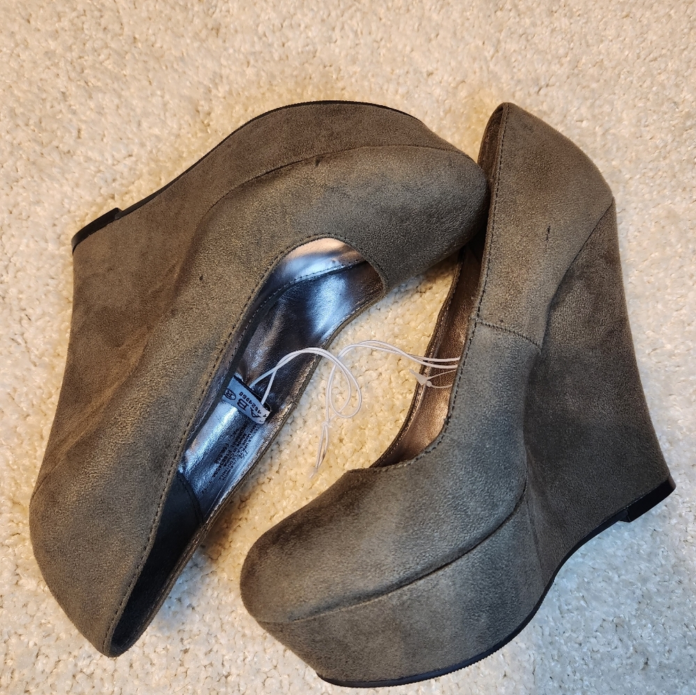 New Massimo Wedges size 7 1/2